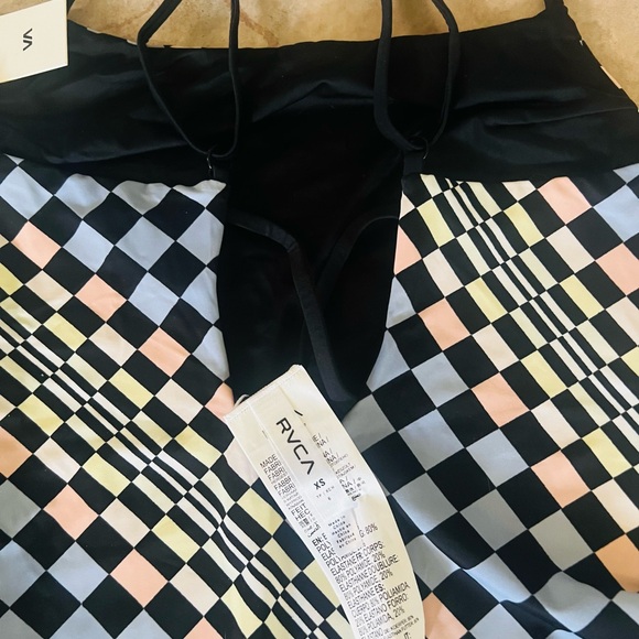 NWT RVCA reversible one piece - Picture 3 of 5